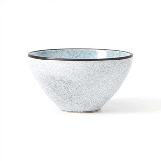 Petits bols en céramique japonaise faits à la main